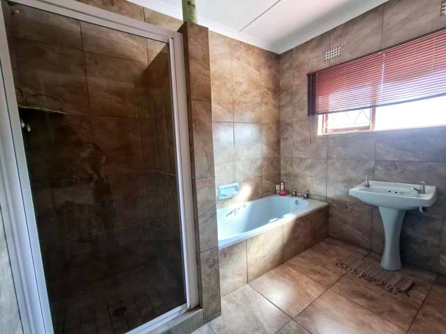 4 Bedroom Property for Sale in Haven Hills Eastern Cape